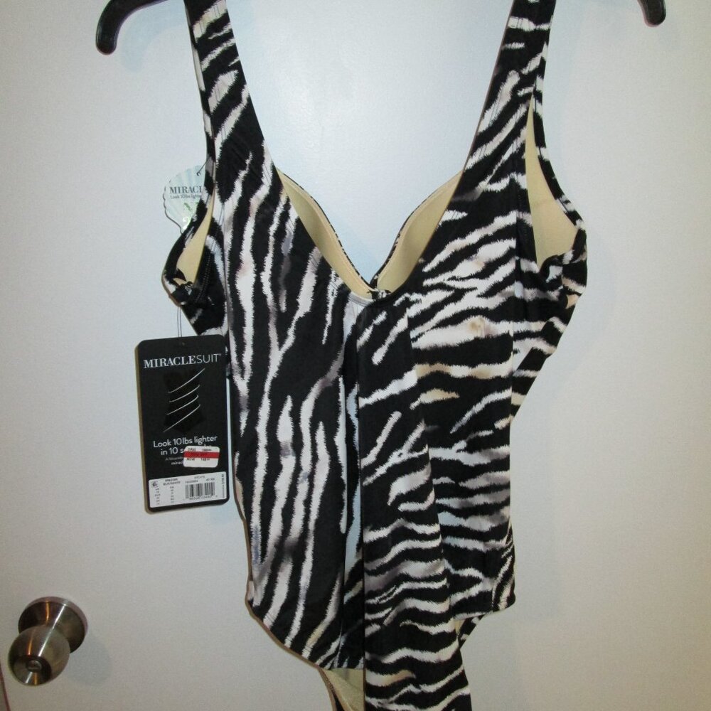 Miraclesuit Escape One Piece in Tigre Sombre NWT Sz 16 - Picture 10 of 15